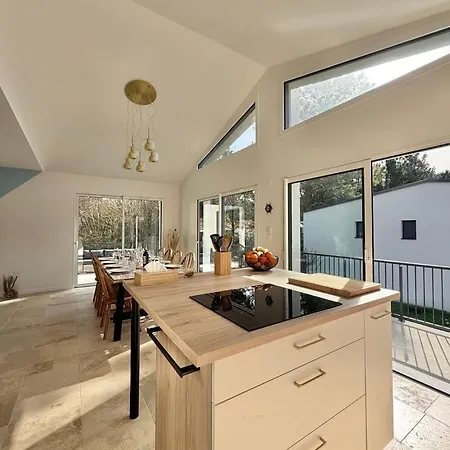 Grand Air - A Pied Villa