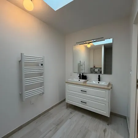 Grand Air - A Pied Villa